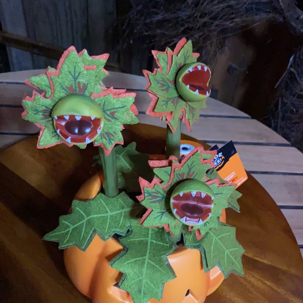 Hide and Eek Animated Halloween Pumpkin with Creepy Dancing and Singing Vines 🎃 - Picture 10 of 16